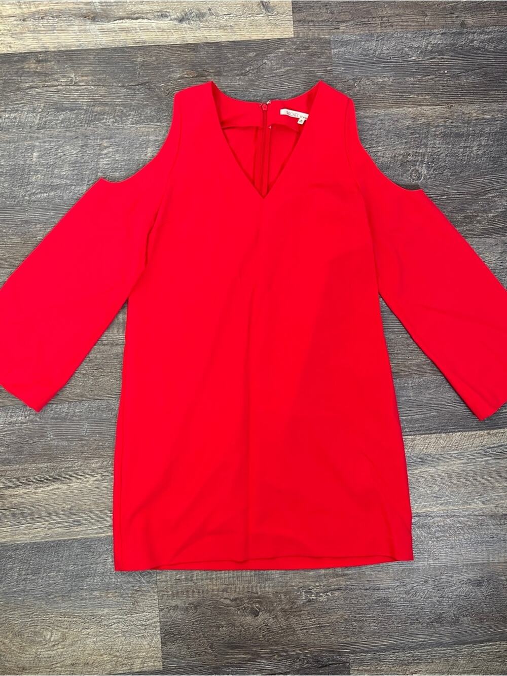 Rachel Roy Red Cold-Shoulder V-Neck Shift Dress size medium M B95